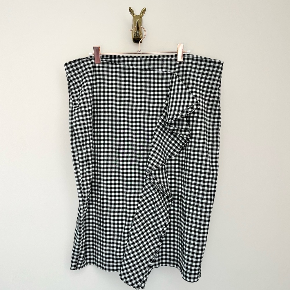 Black & White Gingham Plaid Seersucker Ruffle Pencil Skirt - Picture 3 of 9
